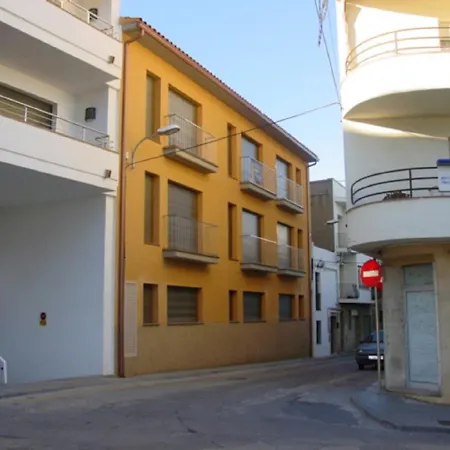 Mestral 1-1 アパート